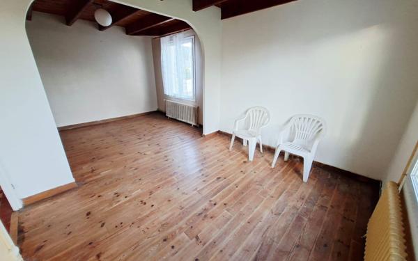 Maison à vendre    4 pièces •  Lanmeur