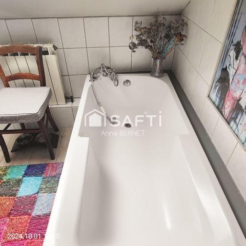 TRES BEL APPARTEMENT AVEC BEAUCOUP DE CACHET