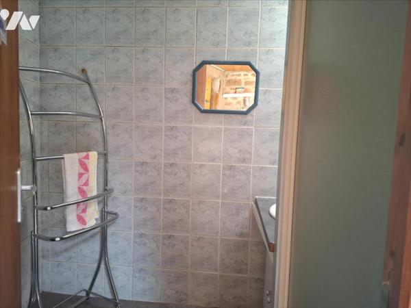 A 350m du port et 700m de la première plage