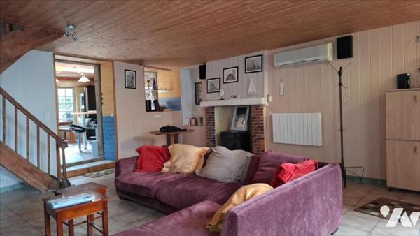 A 350m du port et 700m de la première plage