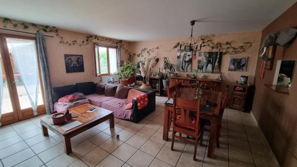 Maison 95 m² Plain pied de 2005 Vendat 10 mn de Vichy secteur calme et résidentiel