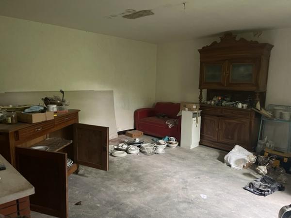 Maison rénovée avec dépendances et terrains