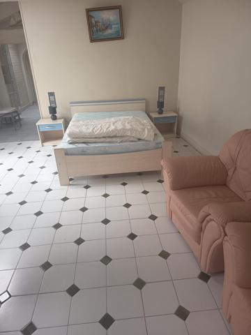 GRAND POTENTIEL POUR ETABLIR VOTRE NID DOUILLET ET VOTRE PROFESSION POUR CE GITE