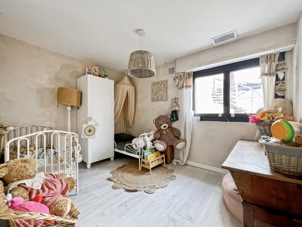 Appartement
         4 pièces
        - 115 m² Exclusivité 275 000 € *