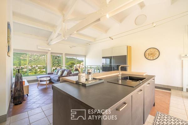 Loft contemporain aux volumes ouverts face aux collines