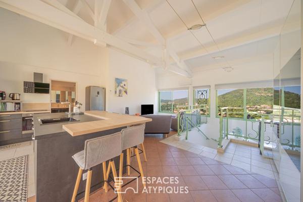 Loft contemporain aux volumes ouverts face aux collines