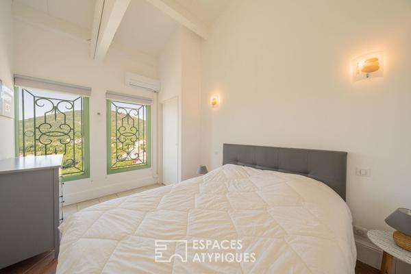 Loft contemporain aux volumes ouverts face aux collines