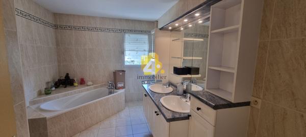 Maison - 6 pièces - 200 m²