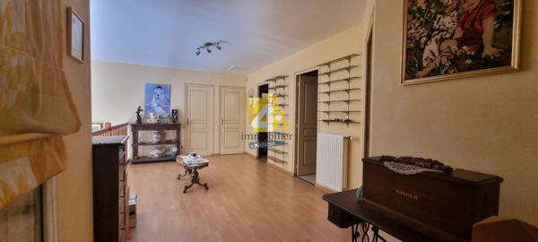 Maison - 6 pièces - 200 m²