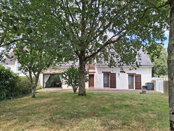 MISSILLAC - Maison de Maître en plein coeur de ville - 210 m² - Jardin remarquable