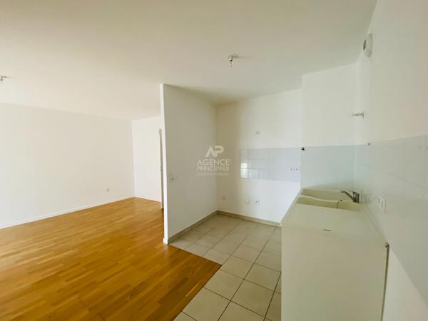 "Virofaly Rive droite" Beau F4 tout confort de 85m² avec terrasse ! Loyer 1 525.52 €/mois charges comprises **  - Référence  27452