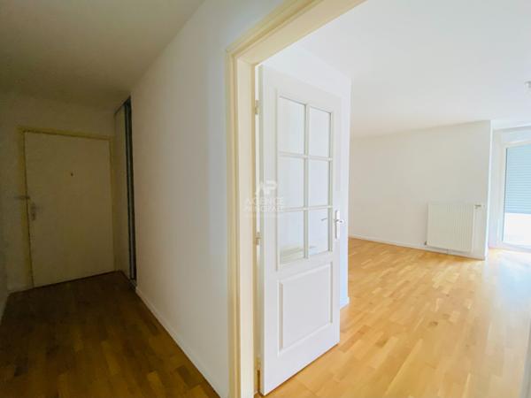 "Virofaly Rive droite" Beau F4 tout confort de 85m² avec terrasse ! Loyer 1 525.52 €/mois charges comprises **  - Référence  27452