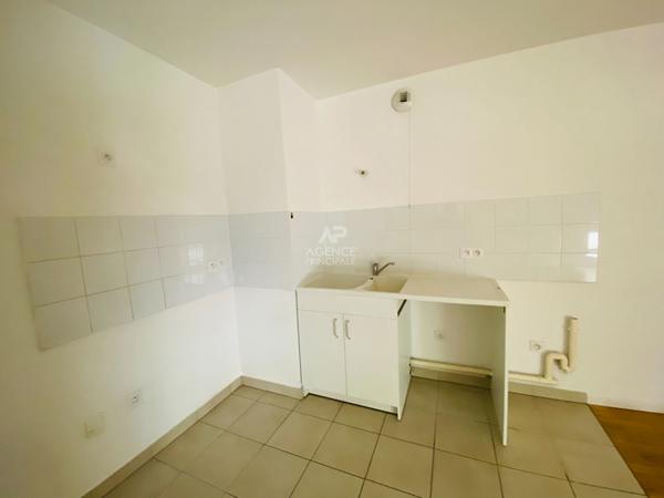 "Virofaly Rive droite" Beau F4 tout confort de 85m² avec terrasse ! Loyer 1 525.52 €/mois charges comprises **  - Référence  27452