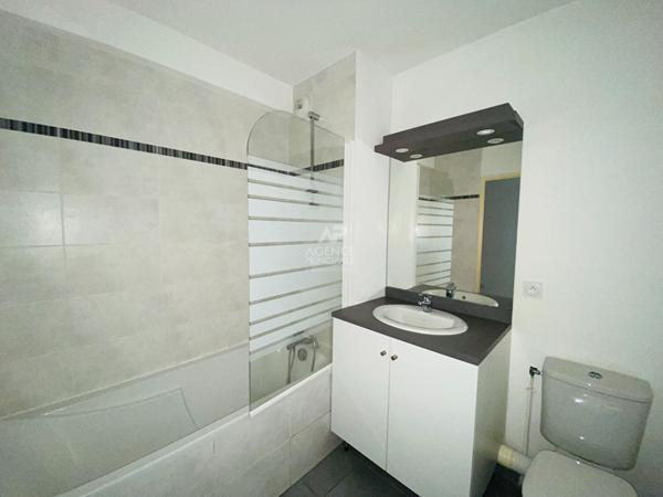 "Virofaly Rive droite" Beau F4 tout confort de 85m² avec terrasse ! Loyer 1 525.52 €/mois charges comprises **  - Référence  27452