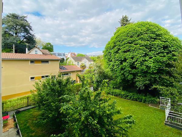 "Virofaly Rive droite" Beau F4 tout confort de 85m² avec terrasse ! Loyer 1 525.52 €/mois charges comprises **  - Référence  27452