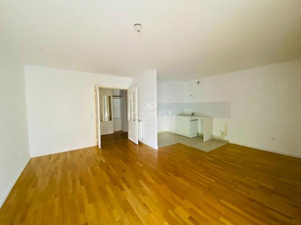 "Virofaly Rive droite" Beau F4 tout confort de 85m² avec terrasse ! Loyer 1 525.52 €/mois charges comprises **  - Référence  27452