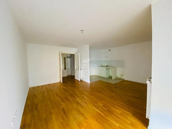 "Virofaly Rive droite" Beau F4 tout confort de 85m² avec terrasse ! Loyer 1 525.52 €/mois charges comprises **  - Référence  27452