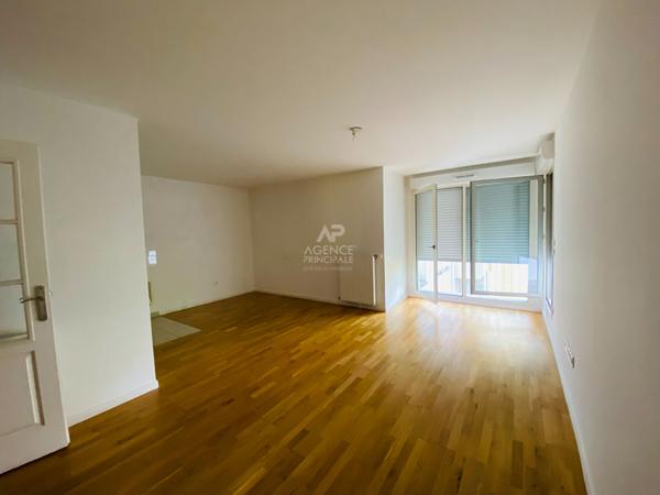 "Virofaly Rive droite" Beau F4 tout confort de 85m² avec terrasse ! Loyer 1 525.52 €/mois charges comprises **  - Référence  27452
