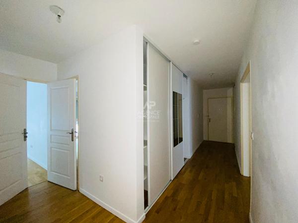"Virofaly Rive droite" Beau F4 tout confort de 85m² avec terrasse ! Loyer 1 525.52 €/mois charges comprises **  - Référence  27452