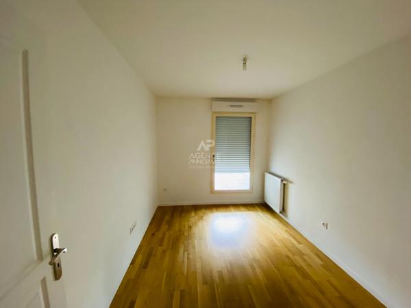 "Virofaly Rive droite" Beau F4 tout confort de 85m² avec terrasse ! Loyer 1 525.52 €/mois charges comprises **  - Référence  27452