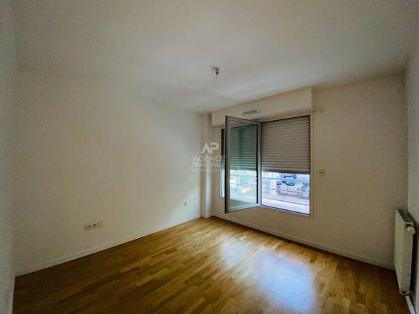 "Virofaly Rive droite" Beau F4 tout confort de 85m² avec terrasse ! Loyer 1 525.52 €/mois charges comprises **  - Référence  27452