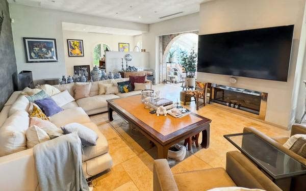 Maison à vendre    5 pièces • 220 m2 Mougins