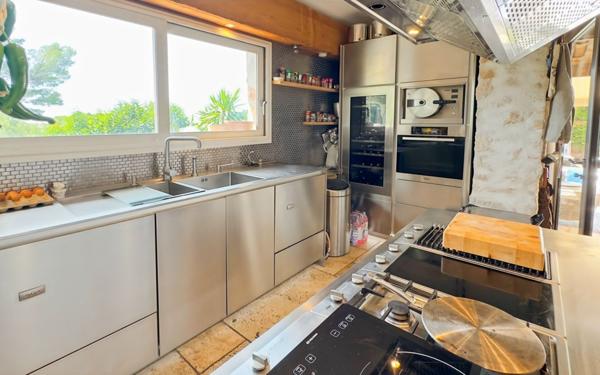 Maison à vendre    5 pièces • 220 m2 Mougins