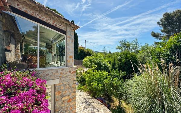 Maison à vendre    5 pièces • 220 m2 Mougins