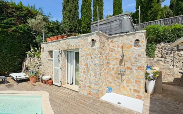 Maison à vendre    5 pièces • 220 m2 Mougins