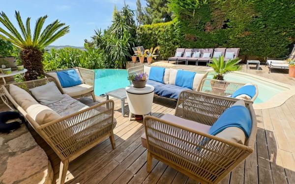 Maison à vendre    5 pièces • 220 m2 Mougins