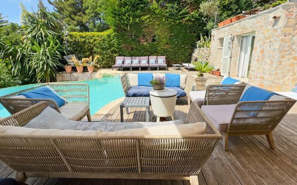 Maison à vendre    5 pièces • 220 m2 Mougins