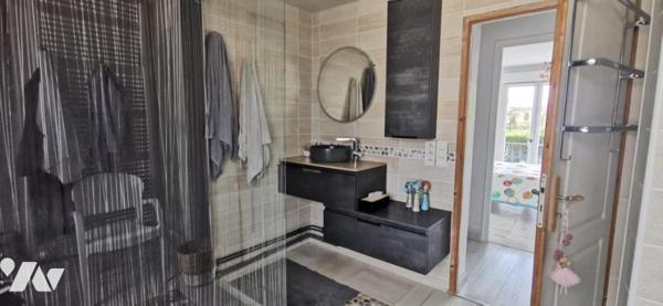 ACHICOURT - Pavillon Individuel avec jardin, vaste garage SH env. 157 m²   