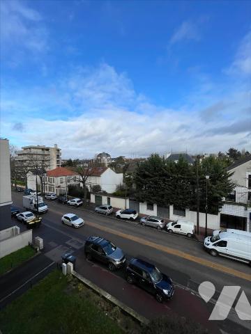 Saint-Maur-des-Fossés — Quartier Adamville — Appartement 3 pièces avec balcon, parking et cave — À r