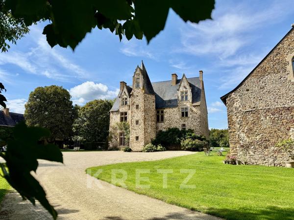 Manoir du XVe IMH, dépendances restaurées, étang 3.5ha avec île sur 18Ha