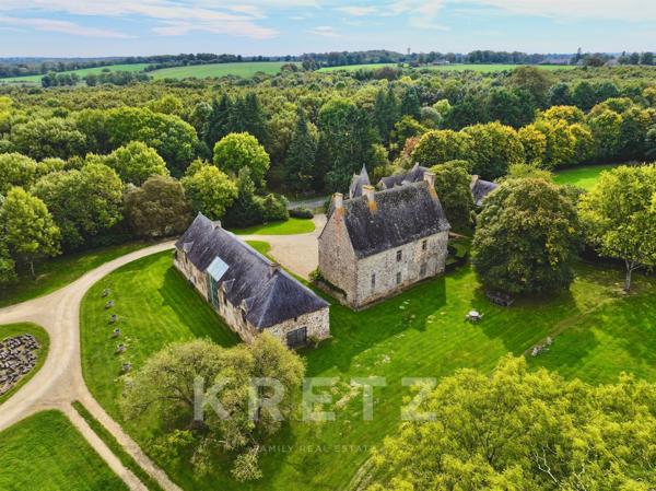 Manoir du XVe IMH, dépendances restaurées, étang 3.5ha avec île sur 18Ha