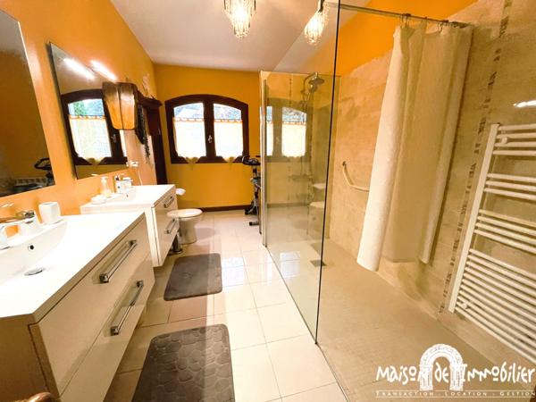 MESCHERS - MAISON FAMILIALE - BEAU JARDIN - PROCHE PLAGE - DEPENDANCES