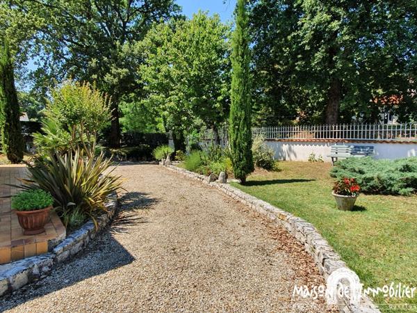 MESCHERS - MAISON FAMILIALE - BEAU JARDIN - PROCHE PLAGE - DEPENDANCES