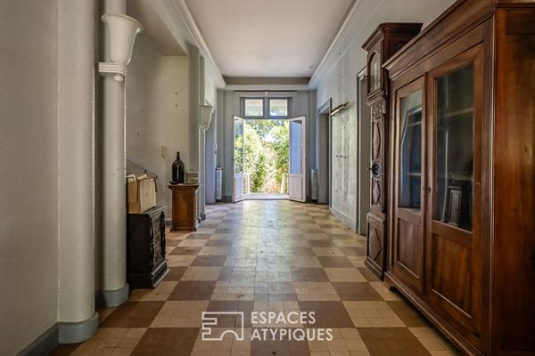 Demeure de caractère avec jardins, au cœur de la ville