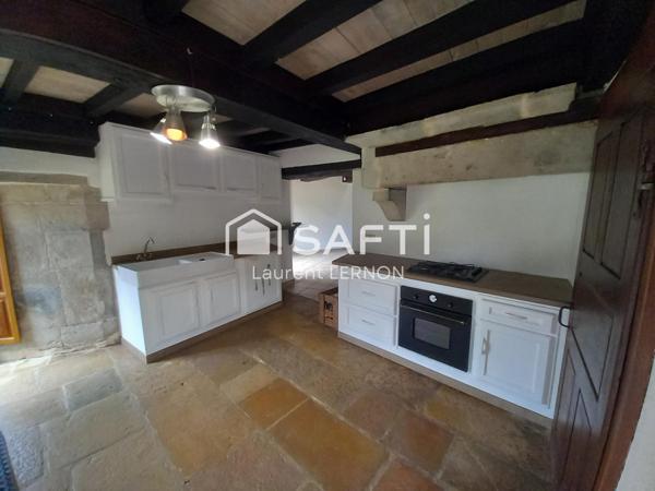 MAISON ANCIENNE AVEC TOUR DE 130 M²