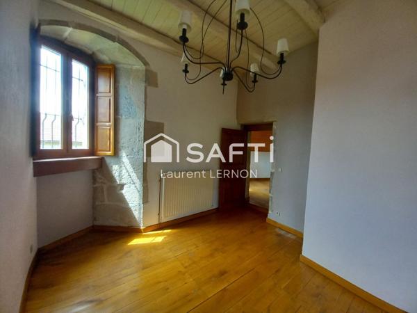 MAISON ANCIENNE AVEC TOUR DE 130 M²