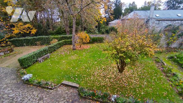 Demeure de prestige de 10 pièces pour 280 m2 habitables proche centre ville.