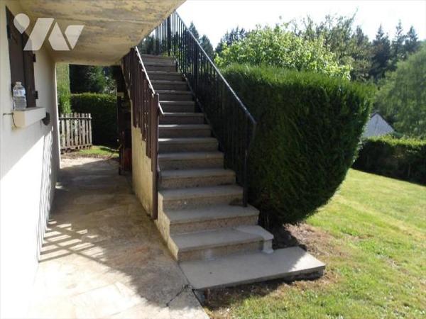 BOUSSAC (23) CREUSE, A vendre maison années 70 élevée sur sous-sol semi-enterrée (composé d'une...