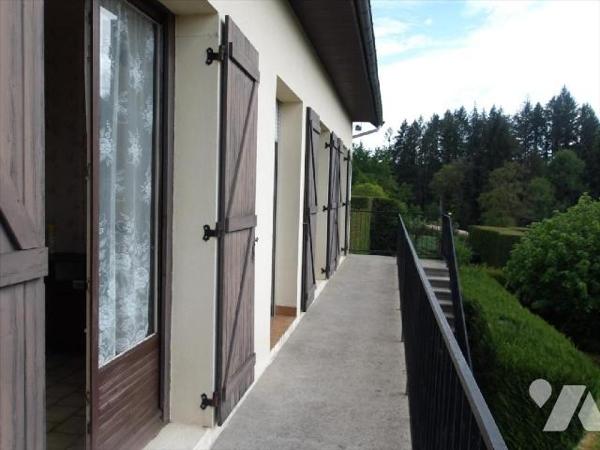 BOUSSAC (23) CREUSE, A vendre maison années 70 élevée sur sous-sol semi-enterrée (composé d'une...