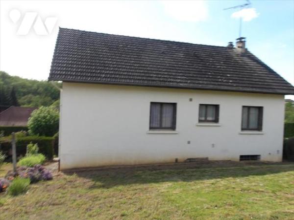 BOUSSAC (23) CREUSE, A vendre maison années 70 élevée sur sous-sol semi-enterrée (composé d'une...