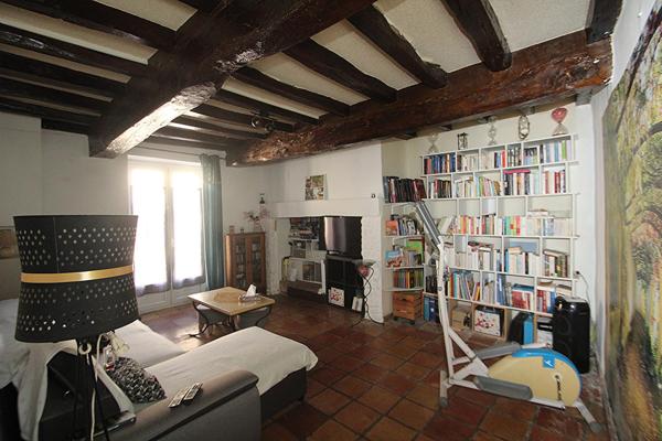 MAISON DE VILLAGE AVEC GARAGE ET JARDIN