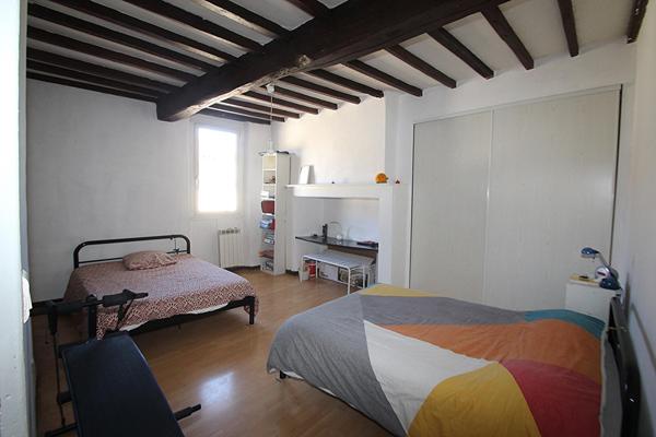 MAISON DE VILLAGE AVEC GARAGE ET JARDIN