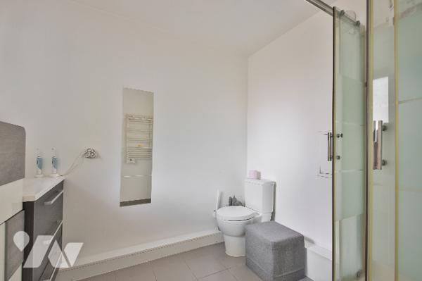 BOULOGNE - RIVES DE SEINE - APPARTEMENT 2 PIECES AVEC TERRASSE 10 M²