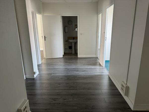 TOURS CENTRE QUARTIER RABELAIS BUREAUX A VENDRE 83 M² AVEC POSSIBILITE DE 4 PARKINGS