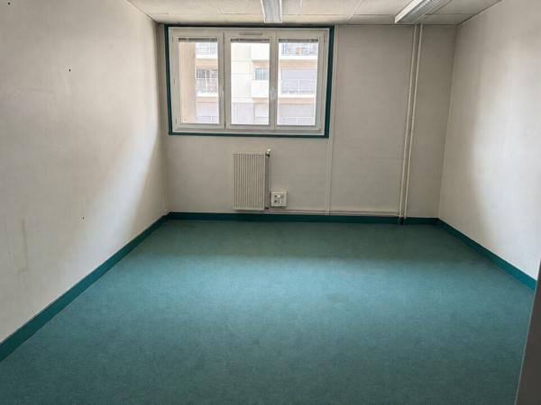 TOURS CENTRE QUARTIER RABELAIS BUREAUX A VENDRE 83 M² AVEC POSSIBILITE DE 4 PARKINGS
