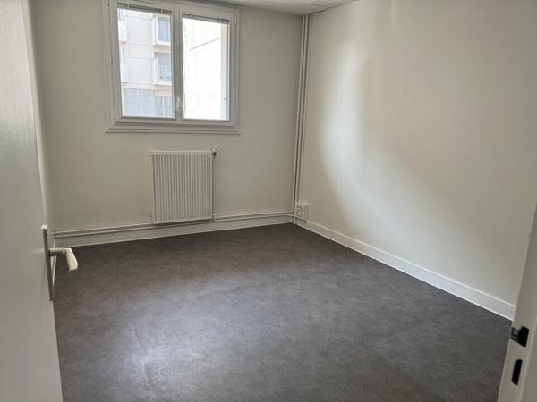 TOURS CENTRE QUARTIER RABELAIS BUREAUX A VENDRE 83 M² AVEC POSSIBILITE DE 4 PARKINGS